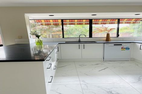 Photo of property in 21 Woodview Rise, Botany Downs, Auckland, 2010