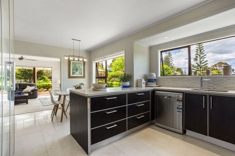 Photo of property in 2 Edgewater Grove, Orewa, 0931