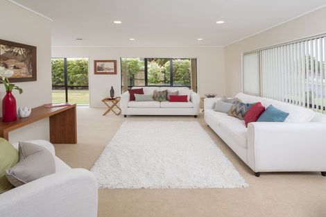 Photo of property in 12 Bernie Edwards Place, Botany Downs, Auckland, 2010