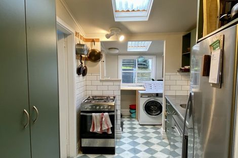 Photo of property in 26 Edinburgh Terrace, Berhampore, Wellington, 6023