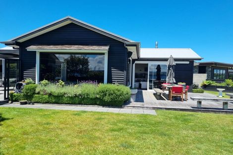 Photo of property in 21 Pukenamu Road, Rainbow Point, Taupo, 3330
