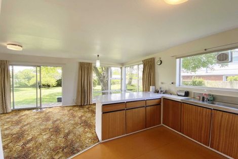 Photo of property in 42 Avonhead Road, Avonhead, Christchurch, 8042