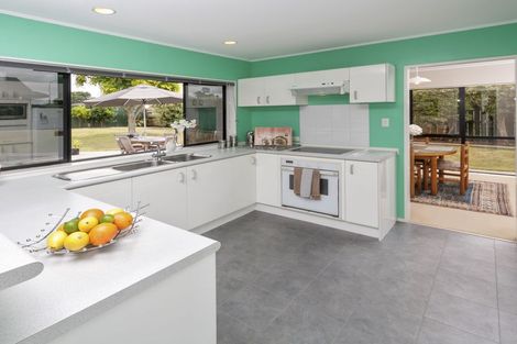 Photo of property in 12 Bernie Edwards Place, Botany Downs, Auckland, 2010
