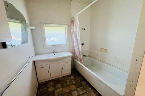 Photo of property in 2 Westbourne Terrace, Castlecliff, Whanganui, 4501