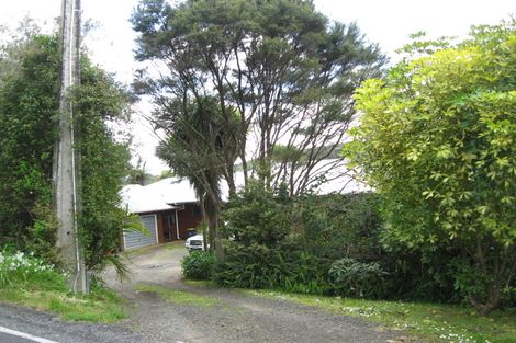 Photo of property in 9 Falls Road, Waitakere, Henderson, 0781