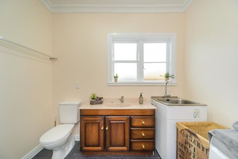 Photo of property in 99 Heretaunga Street, Palmerston North, 4414