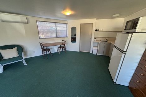 Photo of property in 2 Humphries Place, Awapuni, Palmerston North, 4412