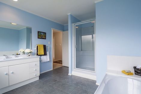 Photo of property in 12 Bernie Edwards Place, Botany Downs, Auckland, 2010