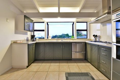 Photo of property in 159 Whangaparaoa Road, Red Beach, 0932