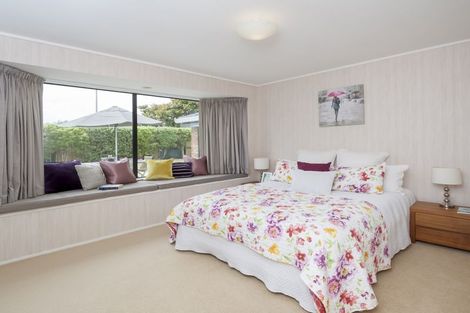 Photo of property in 12 Bernie Edwards Place, Botany Downs, Auckland, 2010
