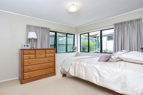 Photo of property in 12 Bernie Edwards Place, Botany Downs, Auckland, 2010