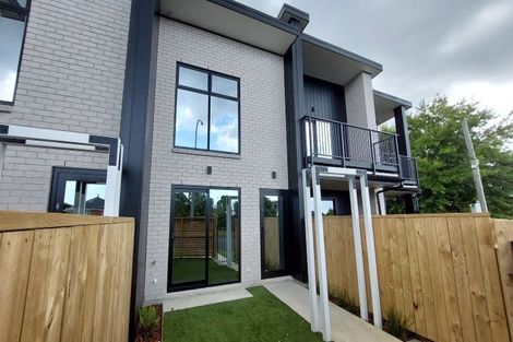 Photo of property in 8/21 Awaroa Road, Sunnyvale, Auckland, 0612