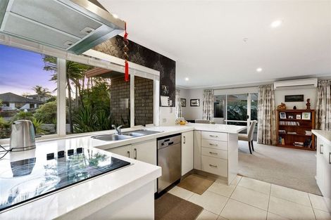 Photo of property in 13 Bridgehead Cove, West Harbour, Auckland, 0618