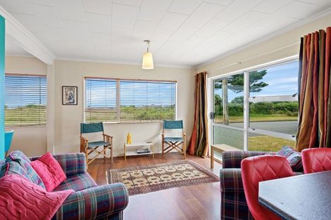 Photo of property in 22 Marine Parade, Otaki Beach, Otaki, 5512