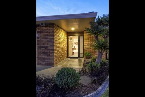 Photo of property in 12 Bernie Edwards Place, Botany Downs, Auckland, 2010