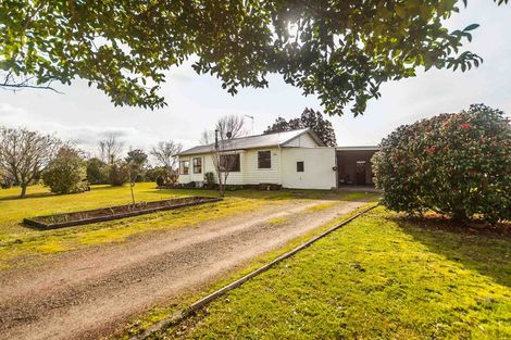 Photo of property in 190 Boord Crescent, Kumeu, 0891