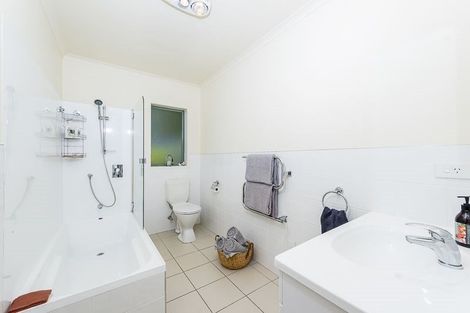 Photo of property in 2a Renata Crescent, Te Atatu Peninsula, Auckland, 0610