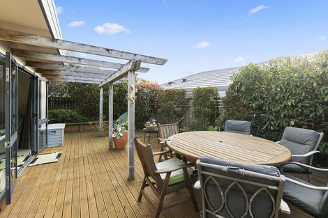 Photo of property in 18 Robert Grove, Paraparaumu, 5032