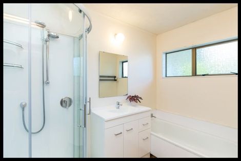 Photo of property in 53 Amapur Drive, Khandallah, Wellington, 6035