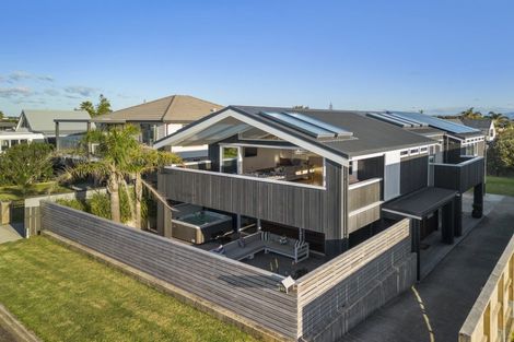 Photo of property in 112 Karewa Parade, Papamoa Beach, Papamoa, 3118