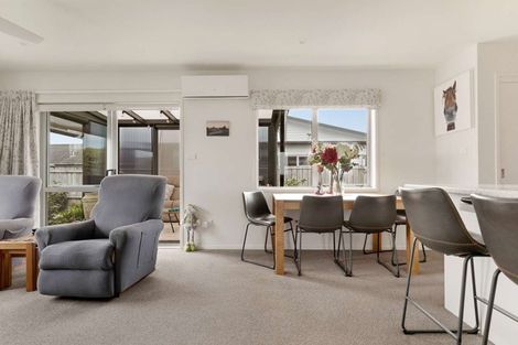 Photo of property in 11 Kamahi Crescent, Papamoa Beach, Papamoa, 3118