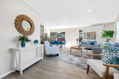 Photo of property in 4 Burlington Place, Manurewa, Auckland, 2102