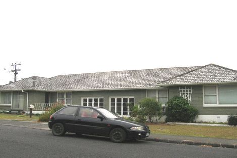 Photo of property in 1/2 Evelyn Place, Hillcrest, Auckland, 0627