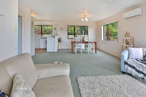 Photo of property in 1/25 Rhinevale Close, Henderson, Auckland, 0612
