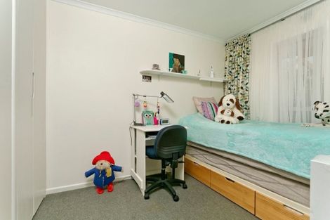 Photo of property in 1/9 Lancelot Place, Glenfield, Auckland, 0629