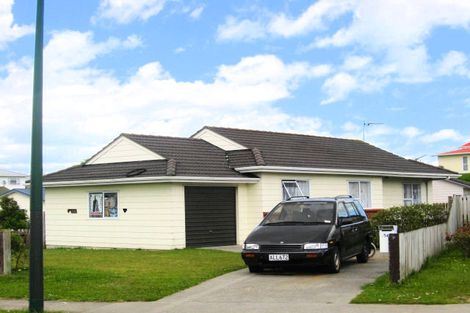 Photo of property in 56 Robert Skelton Place, Clendon Park, Auckland, 2103