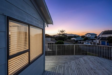 Photo of property in 116 Field Way, Waikanae Beach, Waikanae, 5036