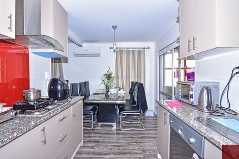 Photo of property in 7 Kelman Road, Kelston, Auckland, 0602