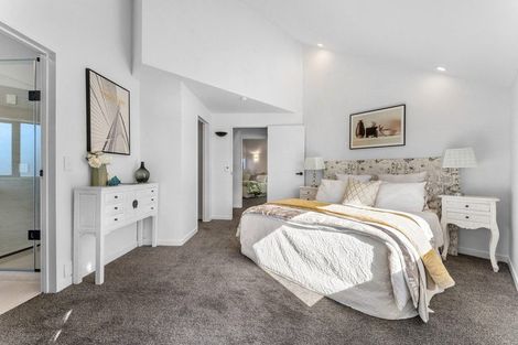 Photo of property in 2/19 Rodney Road, Northcote Point, Auckland, 0627