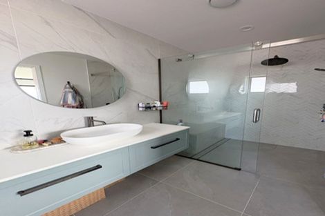 Photo of property in 37 Boeing Way, Newlands, Wellington, 6037