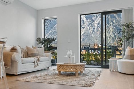 Photo of property in 7 Mcgibbon Lane, Jacks Point, 9371