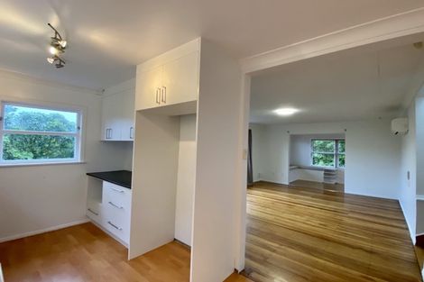 Photo of property in 22 Alder Place, Newlands, Wellington, 6037