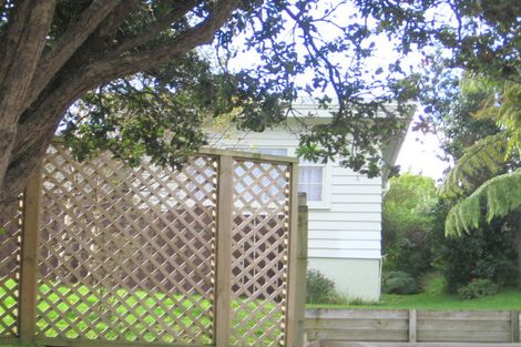 Photo of property in 2 Franklyn Road, Tawa, Wellington, 5028