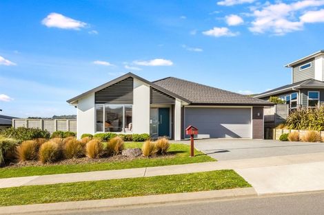 Photo of property in 15 Ken Douglas Drive, Aotea, Porirua, 5024