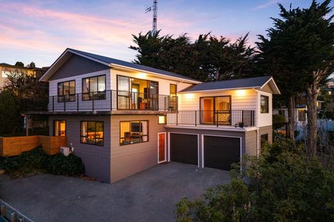 Photo of property in 433 Cashmere Road, Westmorland, Christchurch, 8025