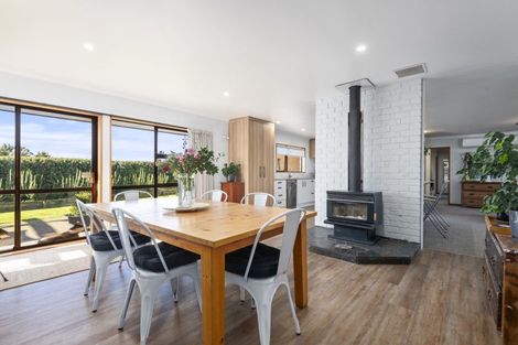 Photo of property in 61 Turitea Road, Fitzherbert, Palmerston North, 4472