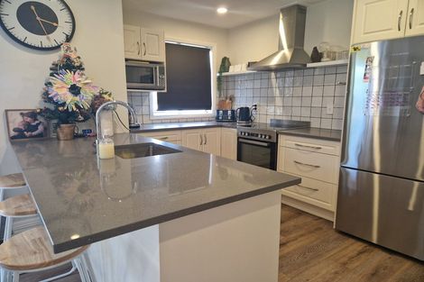 Photo of property in 6 Cosgrove Rise, Riverstone Terraces, Upper Hutt, 5018