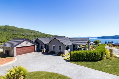 Photo of property in 13 Peregrine Place, Kinloch, Taupo, 3377