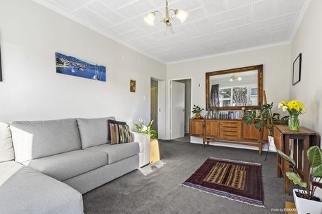 Photo of property in Kingsgate Flats, 10 Austin Street, Mount Victoria, Wellington, 6011