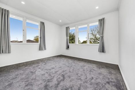 Photo of property in 56 Kemble Close, Mangere, Auckland, 2022