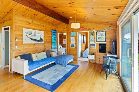 Photo of property in 116 Tutere Street, Waikanae Beach, Waikanae, 5036