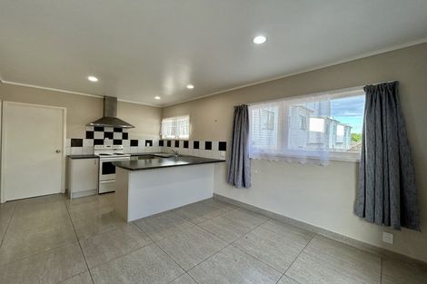 Photo of property in 4 Clutha Crescent, Clover Park, Auckland, 2023