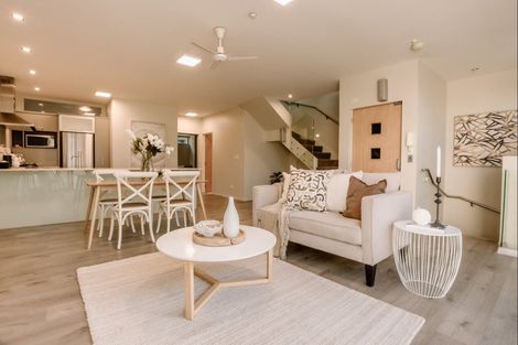 Photo of property in 2/35 Victoria Road, Mount Maunganui, 3116