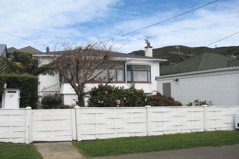 Photo of property in 27 Firth Terrace, Karori, Wellington, 6012