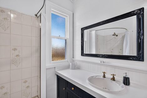 Photo of property in 302 Lyndon Road West, Hastings, 4122