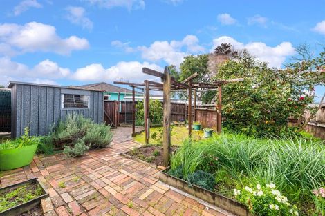 Photo of property in 17 Harmel Road, Glendene, Auckland, 0602
